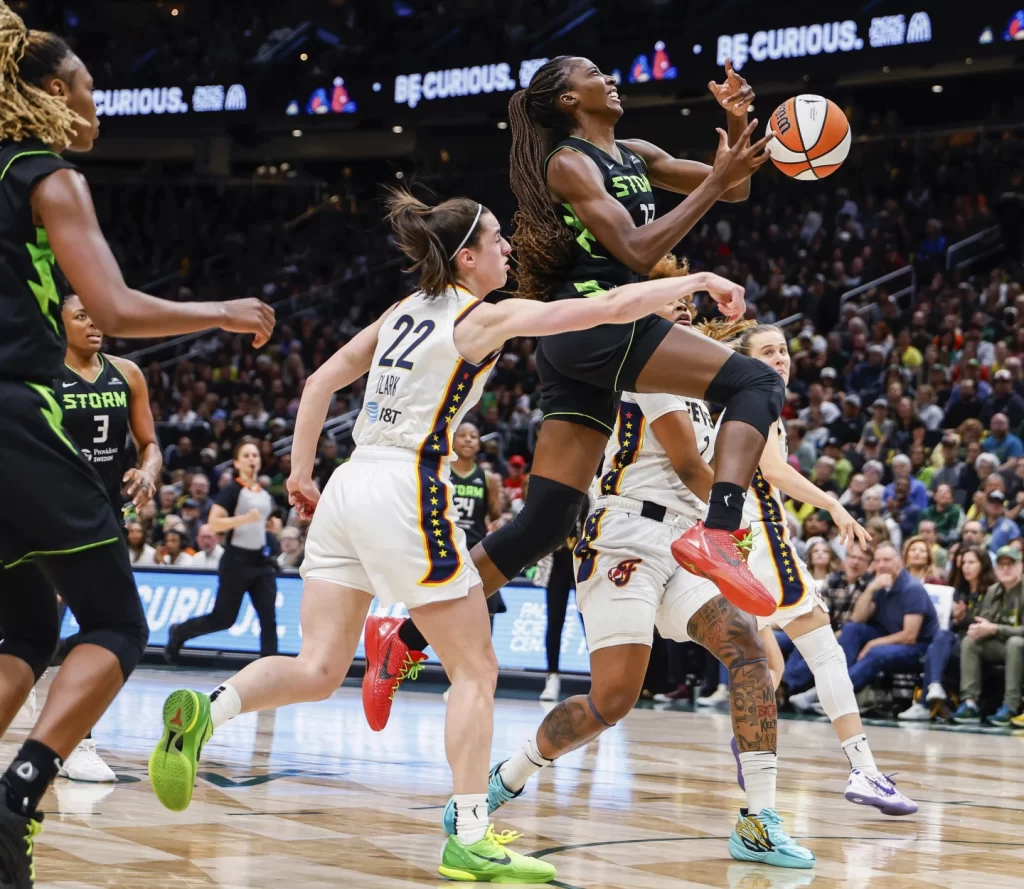 Jewell Loyd Scores Season-High 34 Points as Storm Defeat Fever 89-77 - Seasports