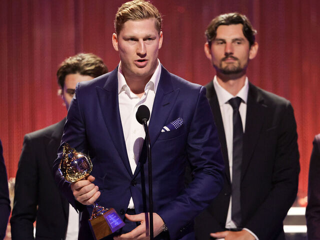 MacKinnon Wins Hart and Lindsay Awards as NHL's Top Player - Seasports