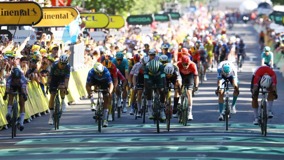 Groenewegen Wins Stage Six of Tour de France in Photo Finish - Seasports
